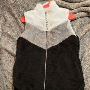 Never worn, soft vest!